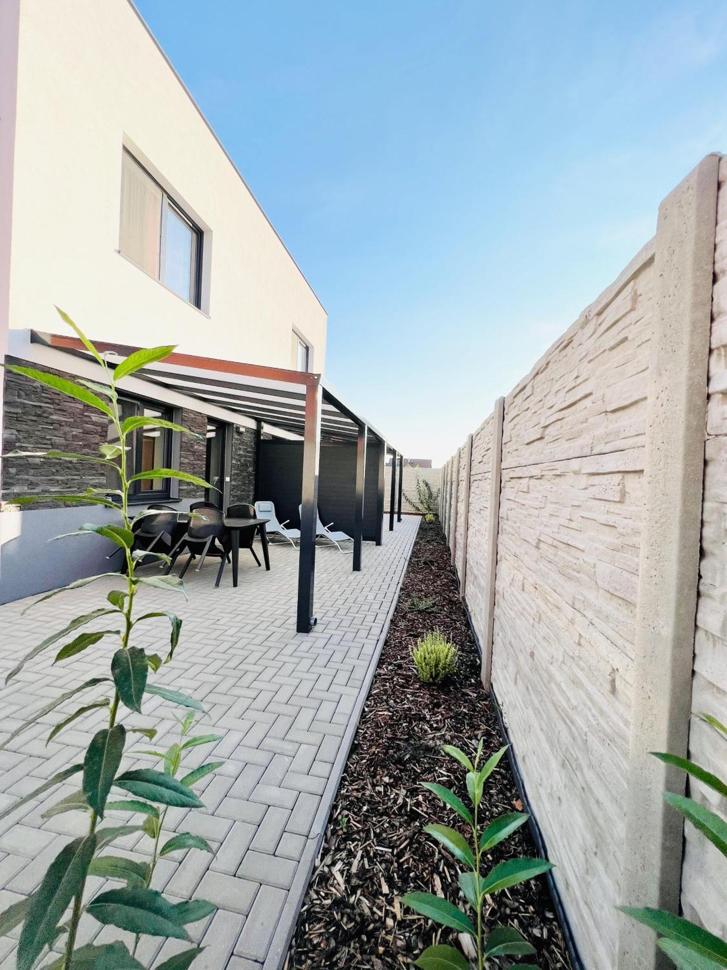 Apartmany Catalina Nesvady Esterno foto
