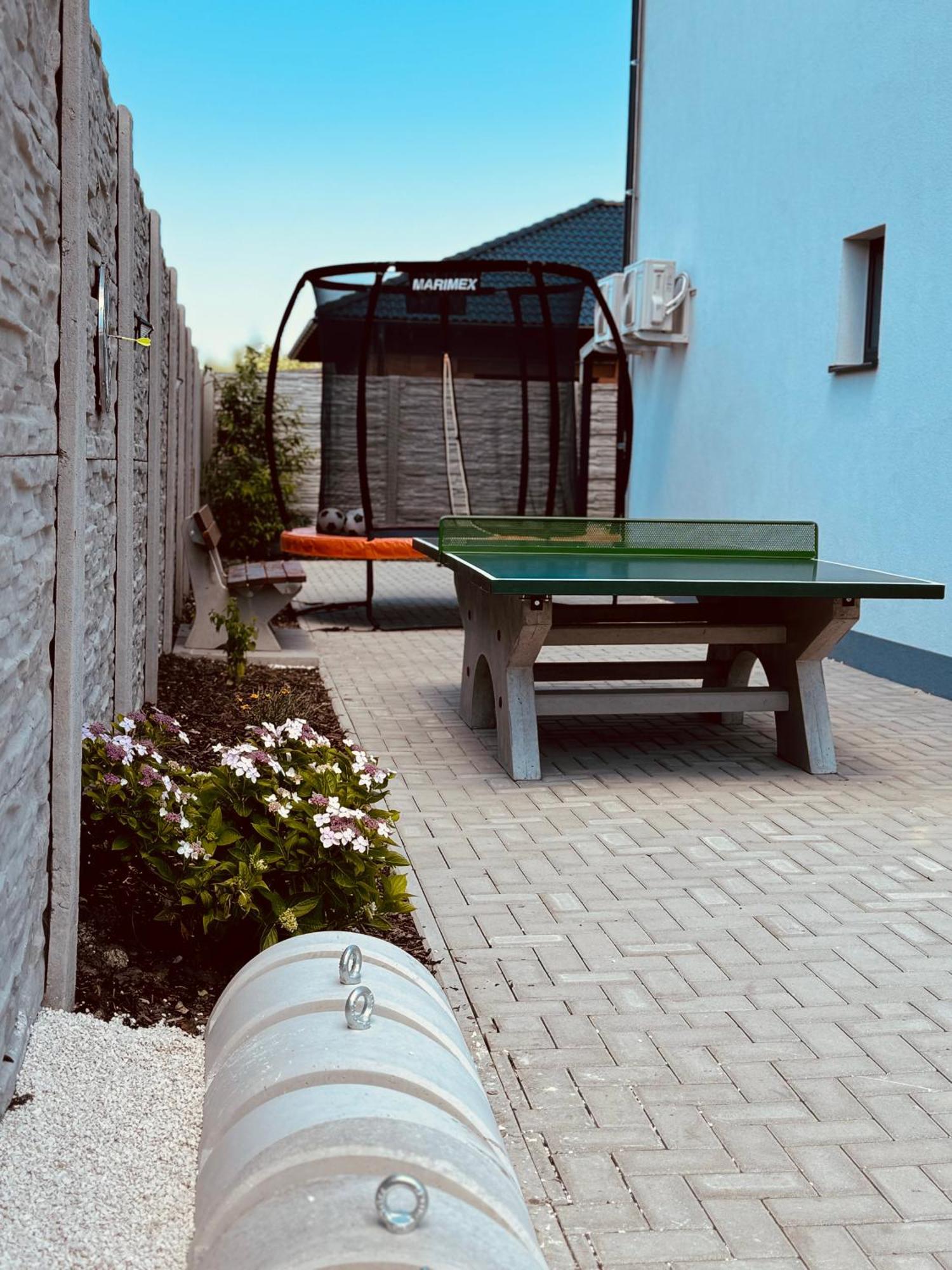 Apartmany Catalina Nesvady Esterno foto
